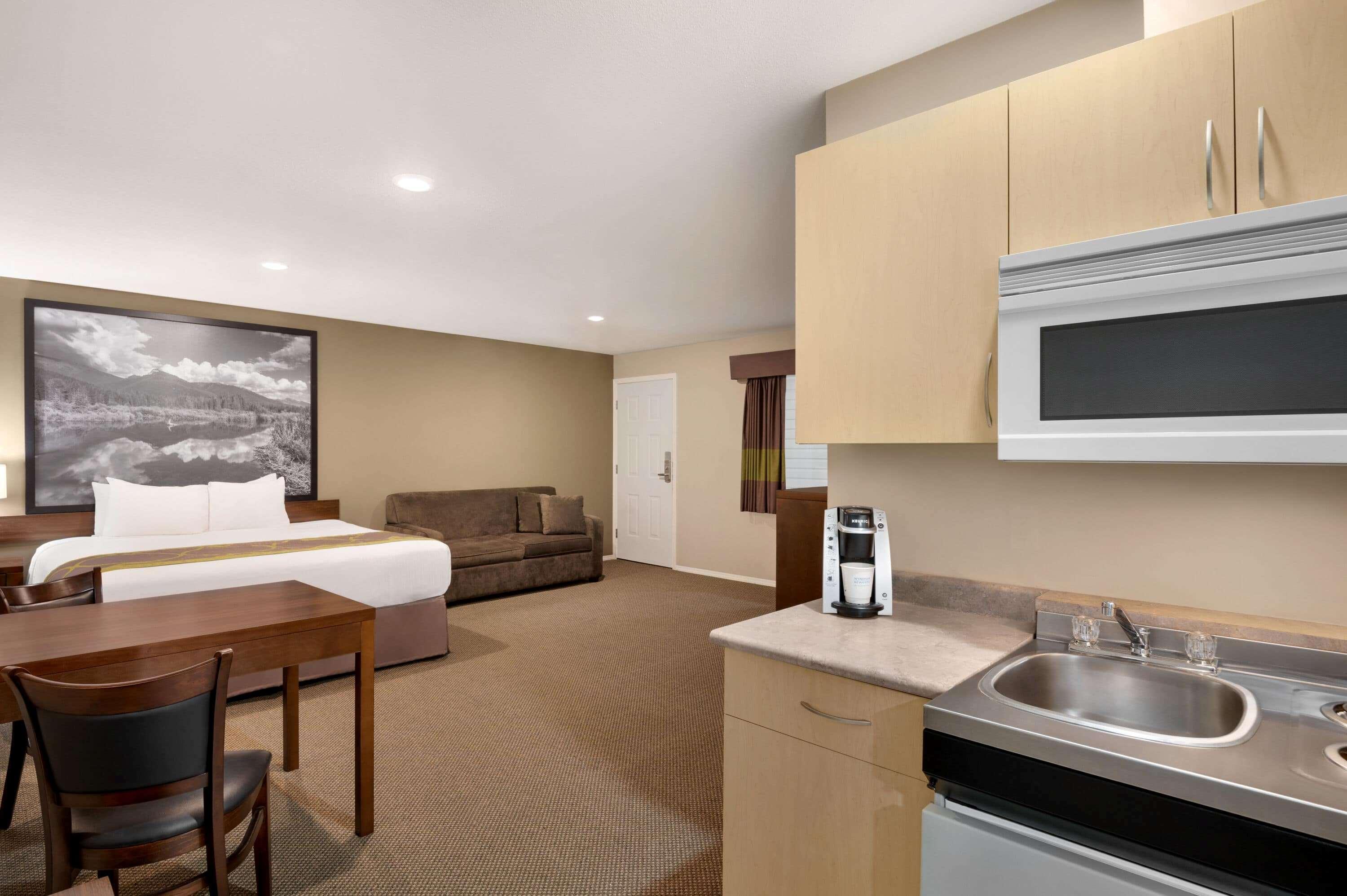 Super 8 By Wyndham Courtenay Exterior foto