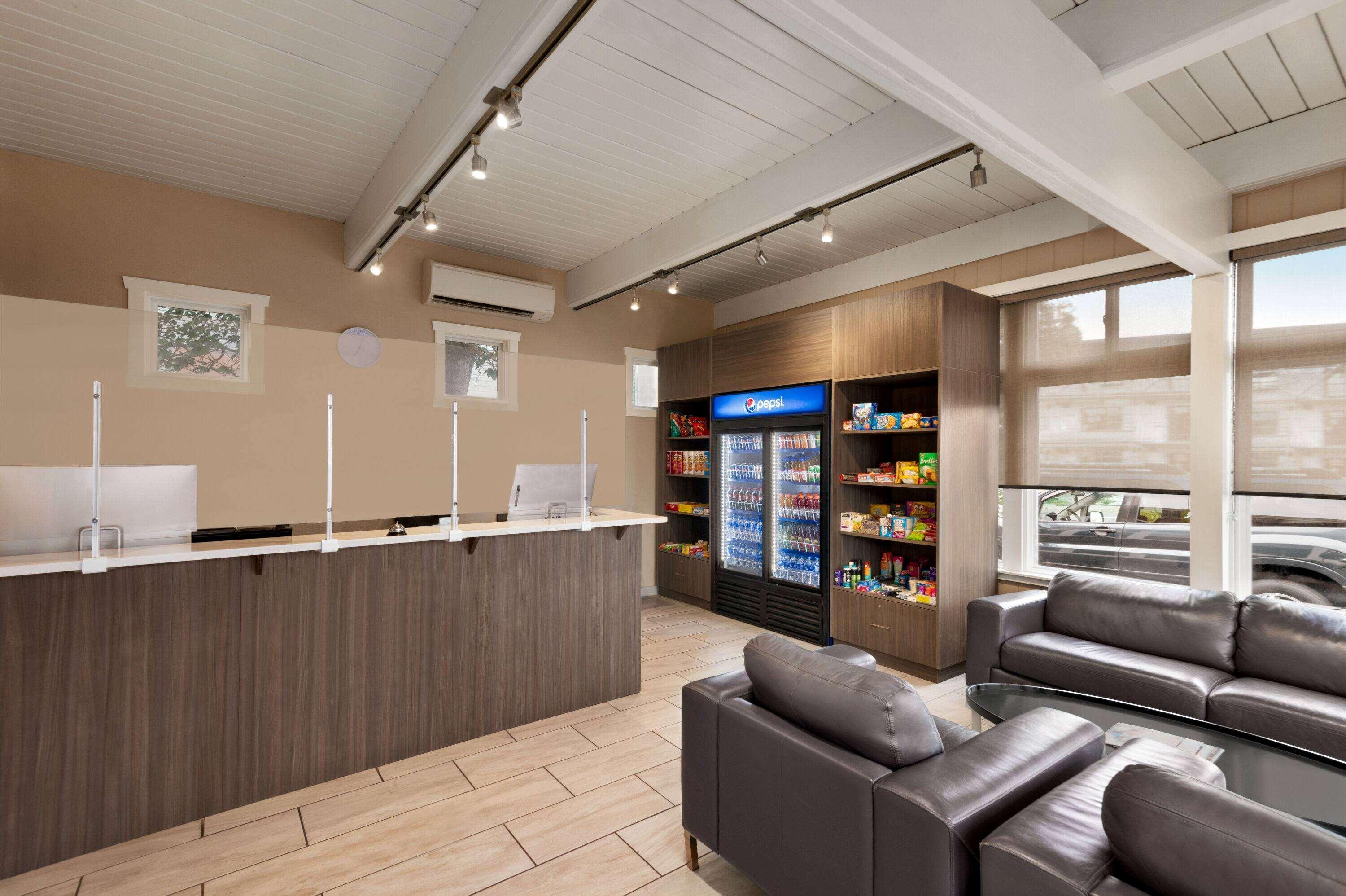 Super 8 By Wyndham Courtenay Exterior foto