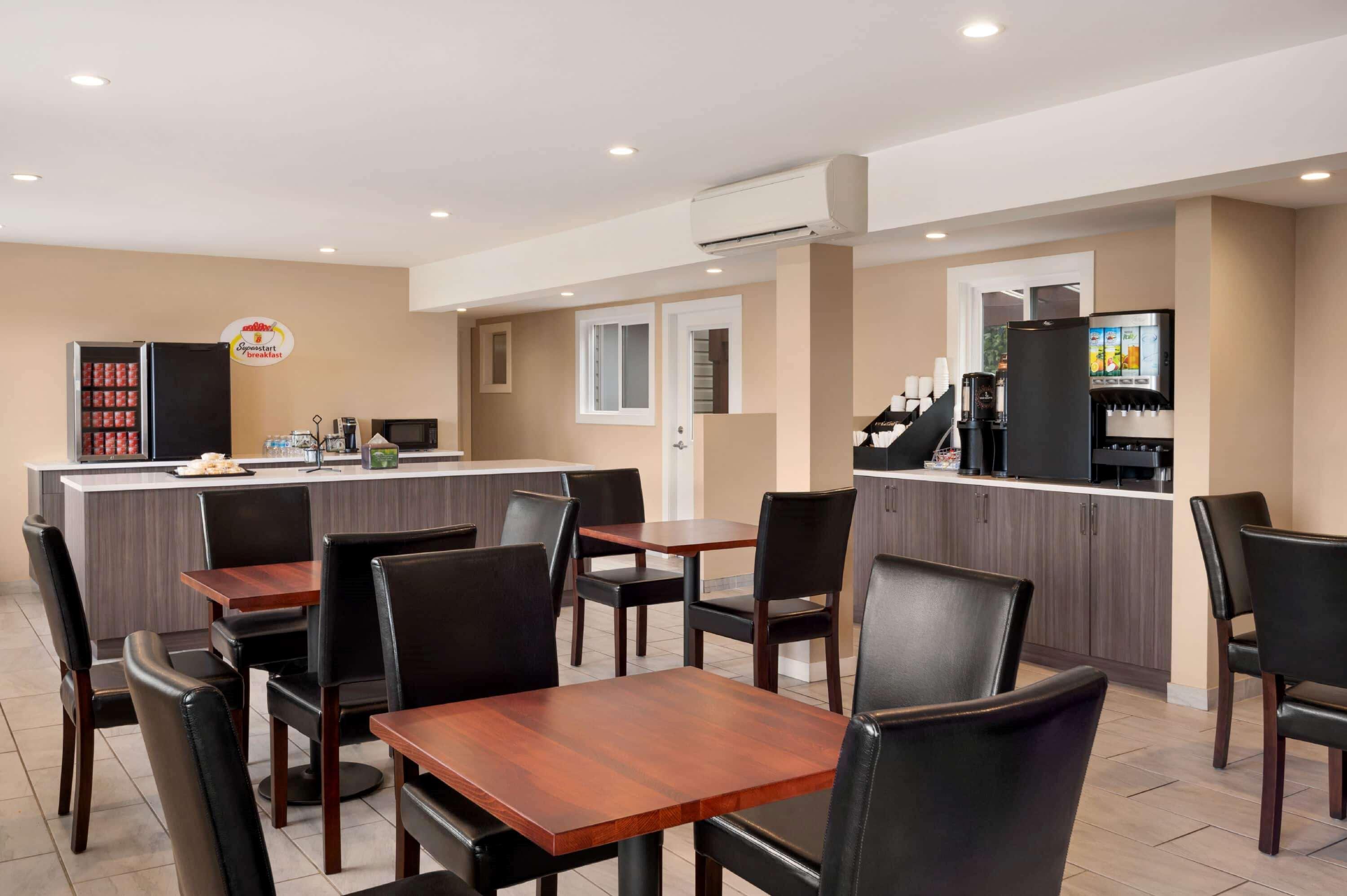 Super 8 By Wyndham Courtenay Exterior foto